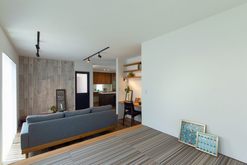 和室から見るリビング空間