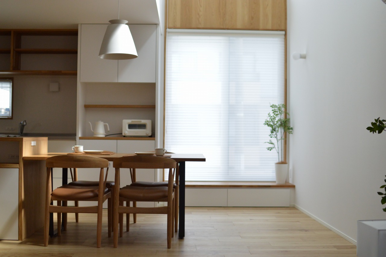 光の降り注ぐ、気持ちの良いダイニング。