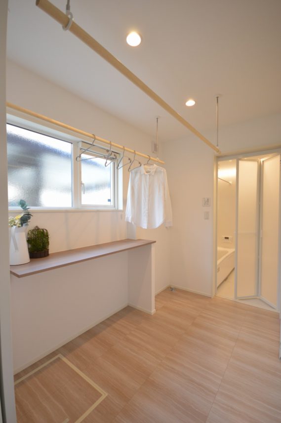 洗う→干す→畳む がすぐできる脱衣兼ランドリー。