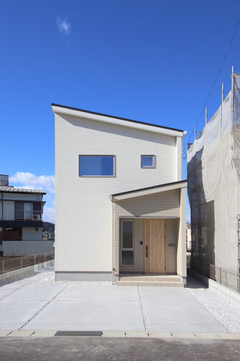白壁の家