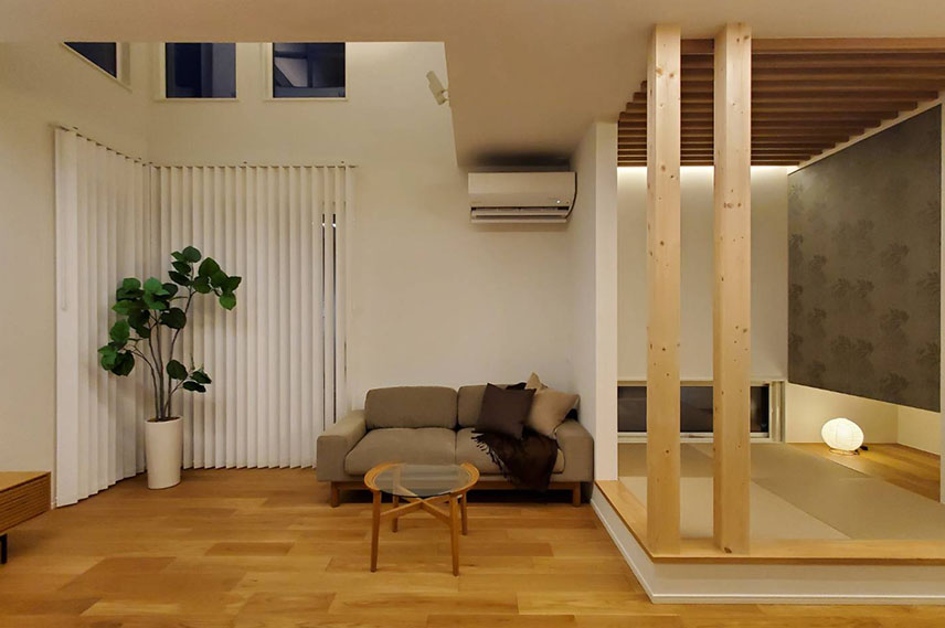 違う表情を見せる、夜のリビング