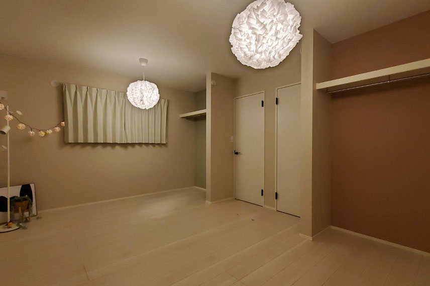 遊び心を加えた広々とした子供部屋